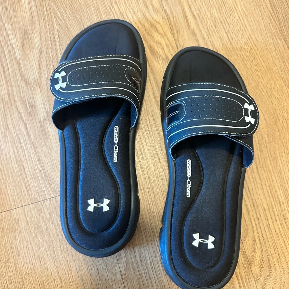 Under Armour Memory Foam Black Slides Sandals barely worn men size 10 women 11